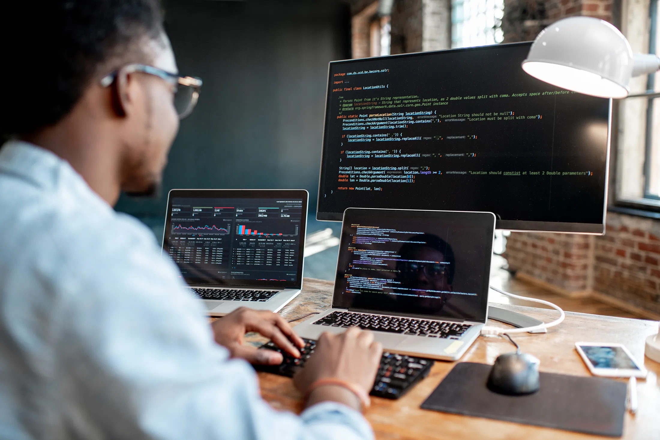 Build Custom Software: A Complete Guide for Modern Businesses 4 Benefits You Get When You Build Custom Software